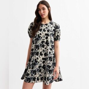 New Look Black & Gray Floral Dress Flowy Short Puff Sleeves Size 10 NWT